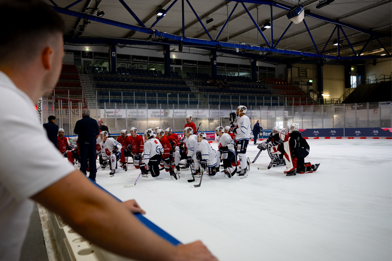 fresh at work trifft auf die Iserlohn Roosters fresh at work als Firmenpartner bei den Iserlohn Roosters Trainingsbeginn